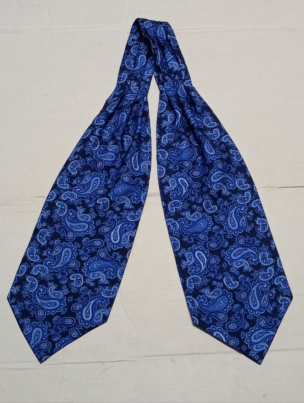 ❤️New BEN SILVER CHARLESTON Navy/Light Blue Paisley Silk Ascot Tie Scarf